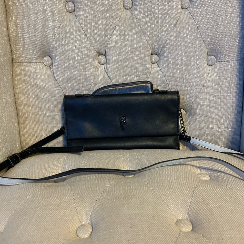 Simply Vera Vera Wang Black and White Crossbody Wallet Purse